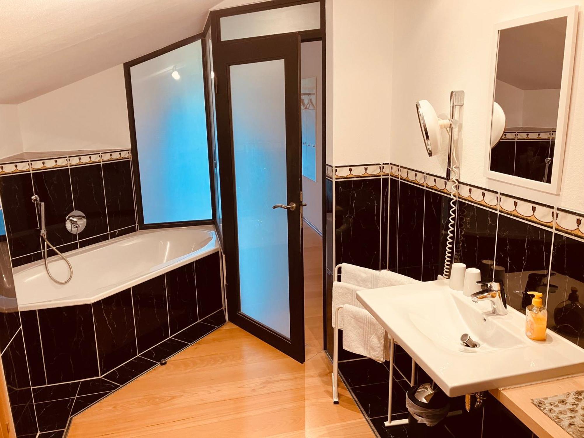 Ferienwohnung Schankwirtschaft Wohlfart Пфронтен Екстериор снимка